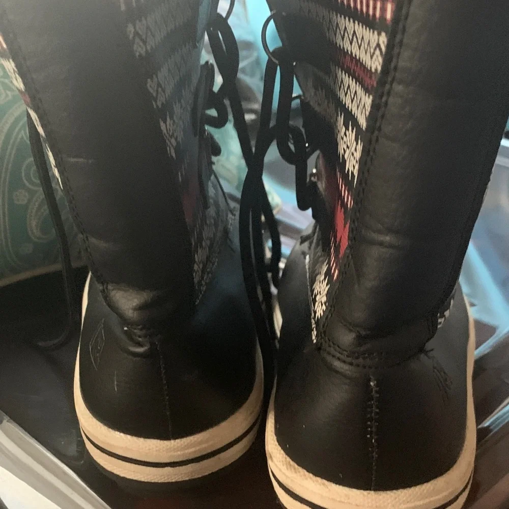 Roxy Kids Snow Boots - Black and Red Pattern